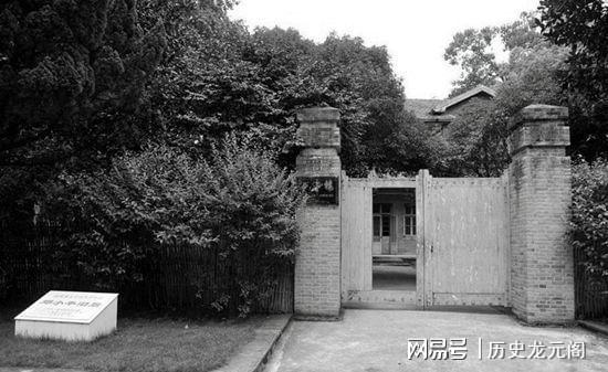 云鼎娱乐-73年邓小平复出后访问韶山，午饭时点名喝茅台：为毛主席健康干杯